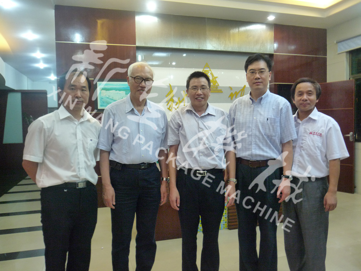 中國工程院院士段正澄、中國工程院院士、華中科技大學(xué)黨委書記邵新宇、廣東省智能機(jī)器人研究院院長張國軍一行蒞臨新望公司考察指導(dǎo)